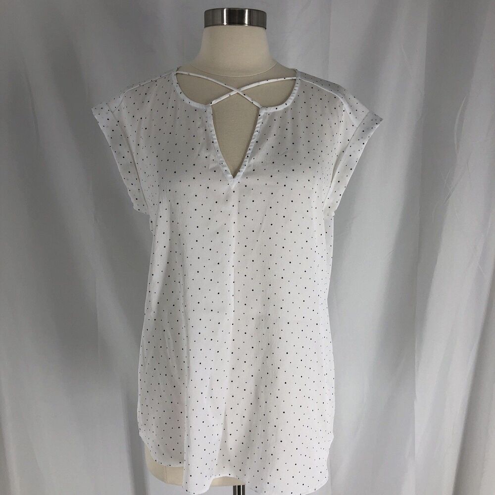 Express White Black Pin Dot Shirt Size Medium Womens V-Neck Cap Sleeve Blouse